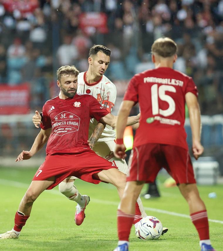 I-a dat gol lui Dinamo după o zi de muncă Povestea lui Petrișor Voinea, atacantul care a împărțit vestiarul cu Lucarelli și Diamanti