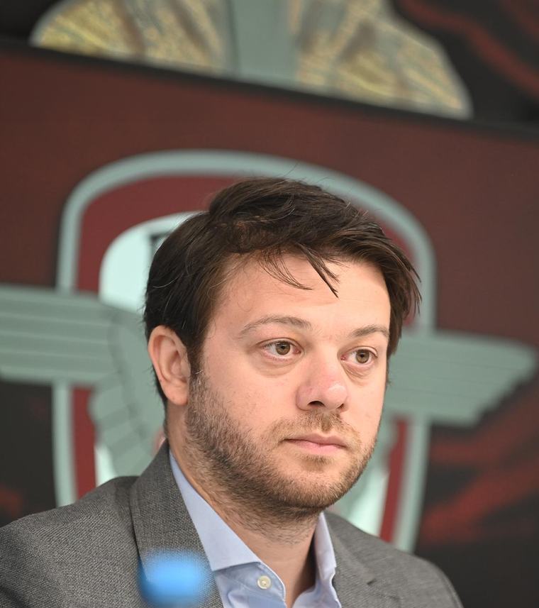 Rapid pregătește încă o despărțire Victor Angelescu a făcut anunțul: „Nu e titular, există posibilitatea să plece luni”