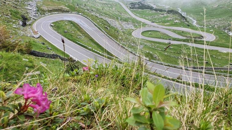 Circulația pe Transfăgărășan, oprită miercuri pentru patru ore. 26 de kilometri închiși pentru un eveniment cu automobile