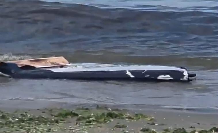 Un fragment de dronă a ajuns pe plaja Modern, din Constanța, adus de valuri. Ce spun autoritățile