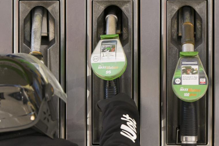 Carburanții se scumpesc din nou, la doar o zi după reducerea suplimentară a accizei la motorină. Motorina rămâne sub 10 lei doar la Petrom
