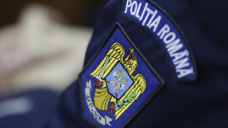 Polițiști atacați în timpul unei intervenții în Bacău. Au fost trase focuri de avertisment