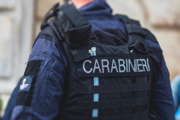 O femeie de 45 de ani a fost răpită de fostul iubit și aruncată de pe un pod, lângă Florența