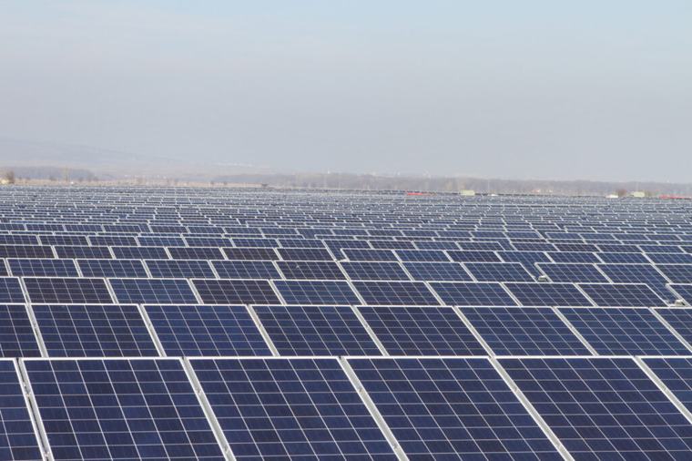 Iașul are multe panouri solare, dar puține baterii. Energia produsă nu poate fi stocată