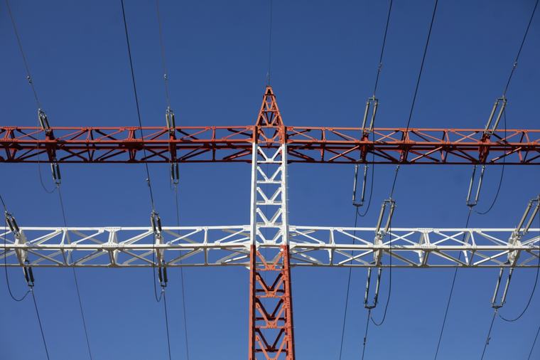 Premieră în sistemul energetic național: Transelectrica a activat primul grup de consumatori care ajută la echilibrarea rețelei