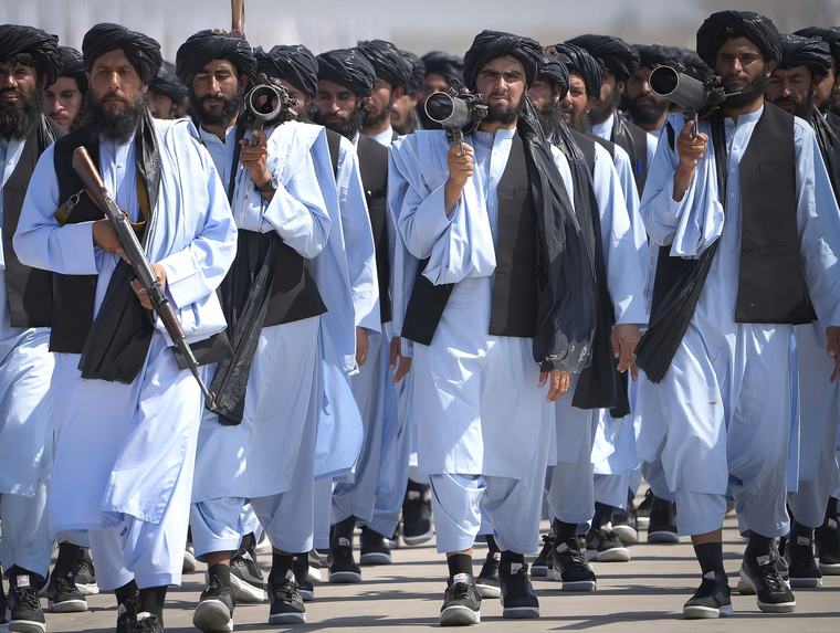 Cinci ani de regim taliban în Afganistan: restricții, presă controlată și foști luptători ajunși la putere. „Se tem de femeile educate”