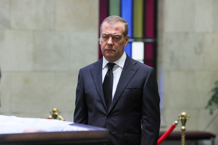 Dmitri Medvedev dă de înțeles că trenul care transportă lideri europeni la Kiev ar putea deveni ţinta unor atacuri ruseşti