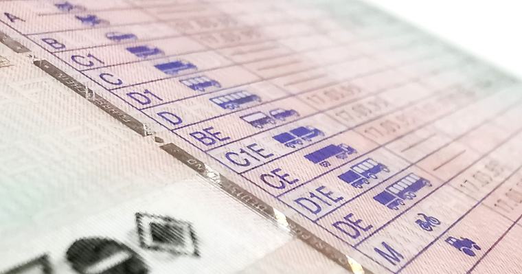 Se scumpesc permisul de conducere și certificatul de înmatriculare. Cât vor costa documentele auto începând cu 15 septembrie