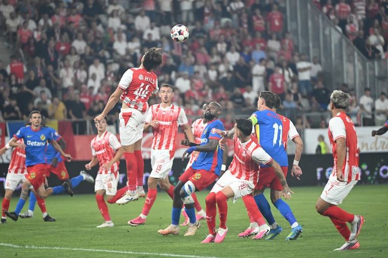 Dinamo - FCSB 1-0, ACUM, pe iAMsport.ro. Haos total! Două penalty-uri refuzate și cartonaș roșu pentru Duarte