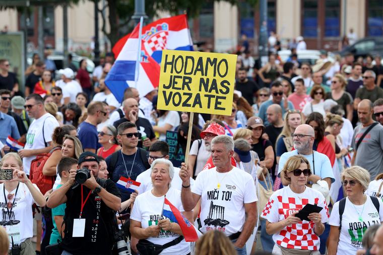 Protest masiv în Croația după scandalul deșeurilor toxice. Oamenii cer curățarea depozitelor ilegale și oprirea importurilor