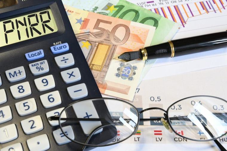Financial Times: România riscă să piardă 770 milioane de euro din fondurile UE. PSD blochează reforme care vizează rețelele de clientelism din sectorul public