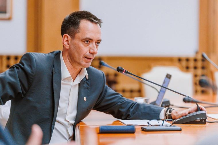 Csoma Botond (UDMR), reacție la USR: „Percep la ei ipocrizie și un standard dublu” / Drulă a scris miercuri în limba maghiară că UDMR a ajutat la vot partidele extremiste AUR și SOS