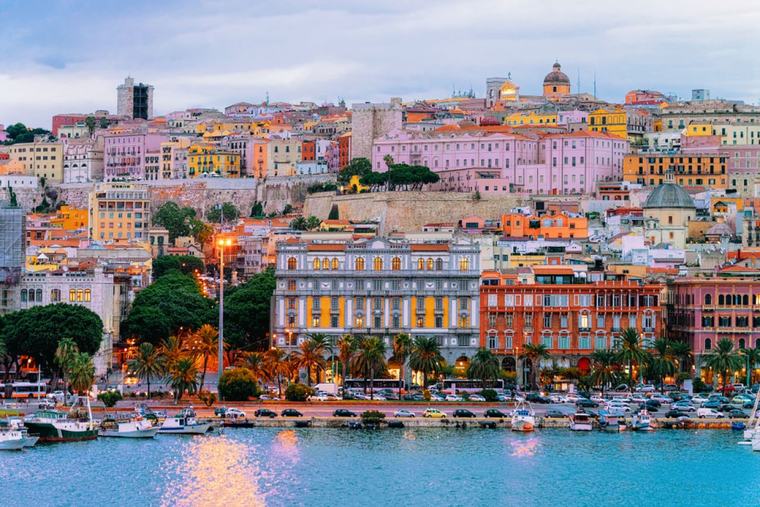 Sardinia, insula mediteraneeană cu plaje spectaculoase, mai puțin frecventată de turiști. De ce merită vizitată