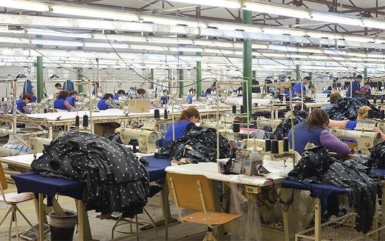 Industria românească dă primele semne de revenire, după un început de an dificil: expansiune pentru a doua lună consecutiv