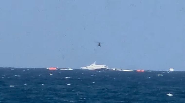 VIDEO | UPDATE. Feribot cu sute de oameni la bord, răsturnat în largul Ciprului: Unul dintre pasagerii noștri și-a pierdut viața / Operațiune de salvare în desfășurare