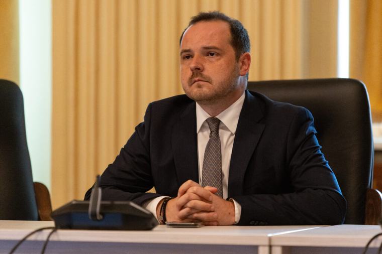 Războiul PNL-PSD, un nou episod: Sănătatea. Banii pierduți din PNRR și infrastructura spitalicească au fost motivul de ceartă