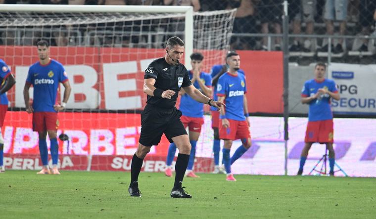 Specialistul în arbitraj l-a făcut praf pe Istvan Kovacs. La Dinamo – FCSB s-a gafat repetat și după consultarea VAR