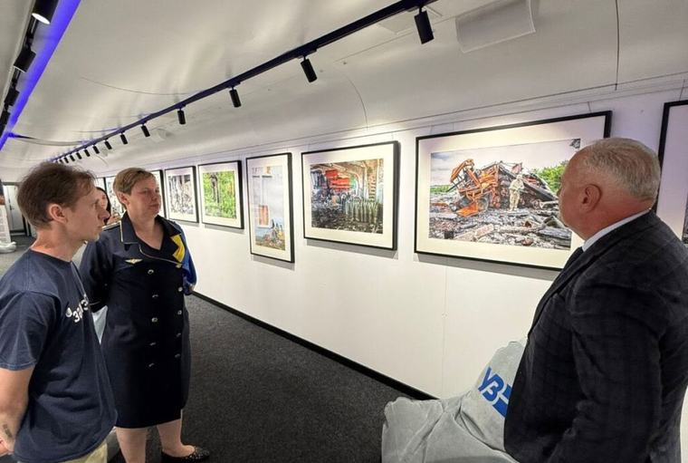 FOTO | Trenul ucrainean transformat în galerie de artă a pornit în primul turneu internațional: Ar urma să ajungă și în România