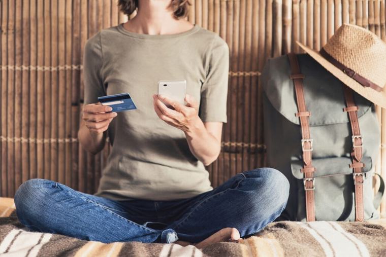 Peste jumătate dintre români folosesc săptămânal serviciile bancare online. Cât de cunoscut este RoPay