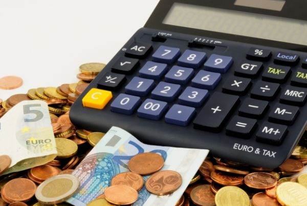 PIAŢA VALUTARĂ Euro s-a depreciat la 5,2536 lei