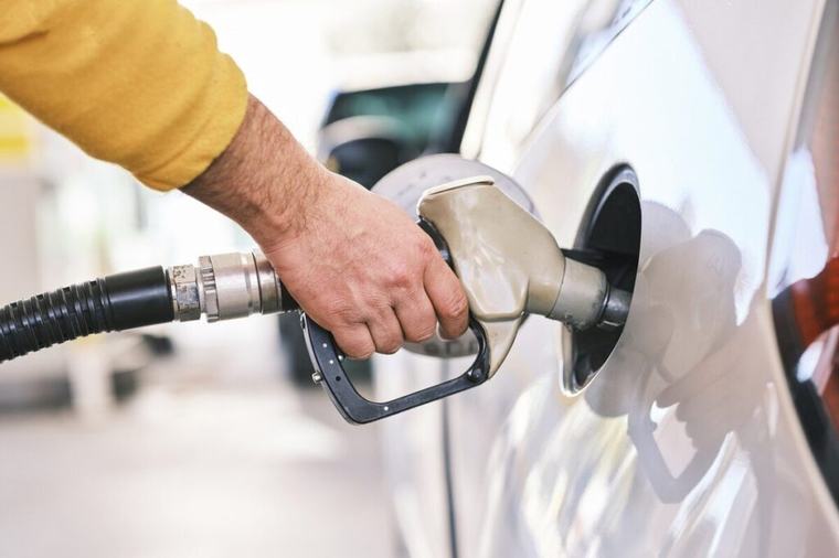 Acciza la motorină, redusă de azi la 25%. Motorina coboară sub 10 lei/litru, momentan doar la Petrom