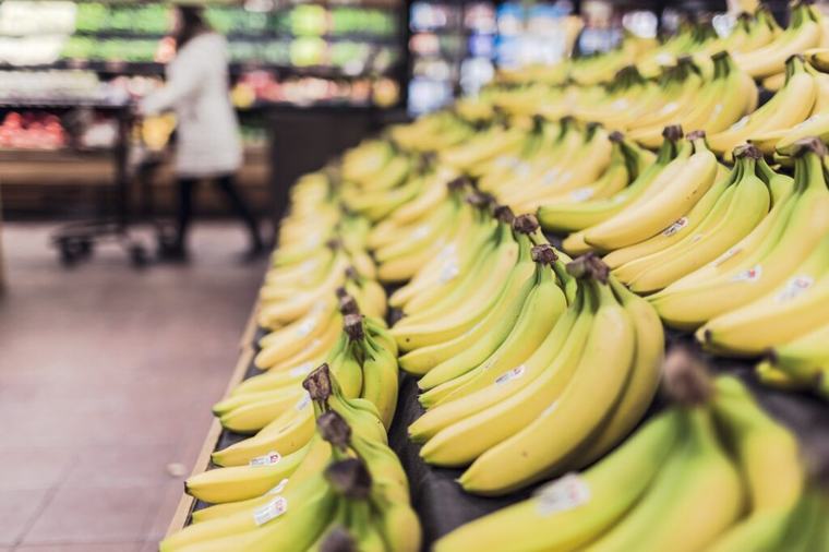 Cu toții aruncăm cea mai sănătoasă parte a unei banane, deși este o adevărată comoară pentru sănătate