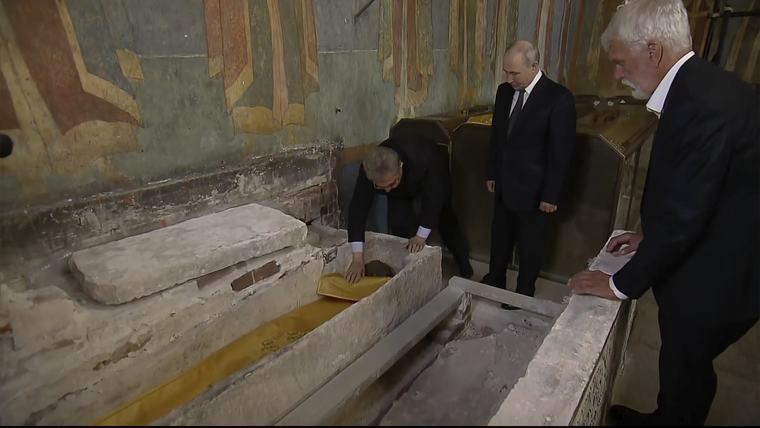 Rusia apelează la moaştele unui sfânt medieval pentru a mobiliza trupele care luptă în Ucraina. Ce spune Putin despre cneazul Donskoi