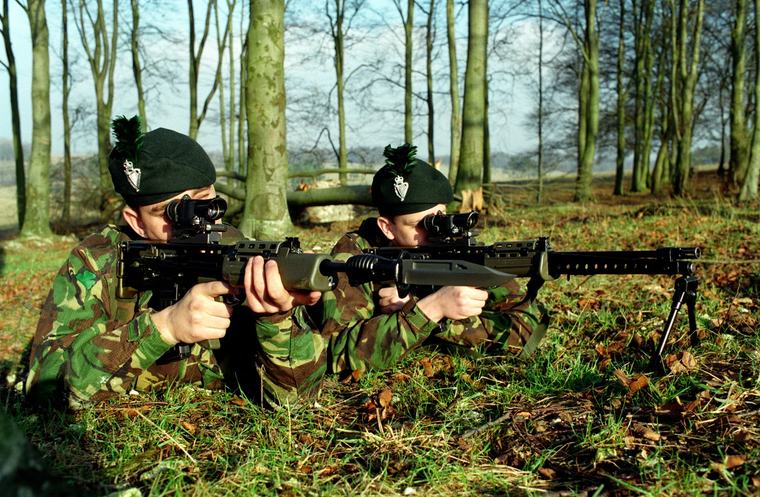 Armata britanică a primit instrucțiuni să oprească exercițiile de instrucție „neesențiale” pentru a face economii