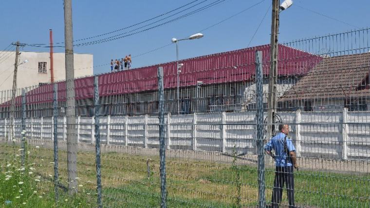 România a înregistrat progrese în prevenirea relelor tratamente la poliţie şi în închisori