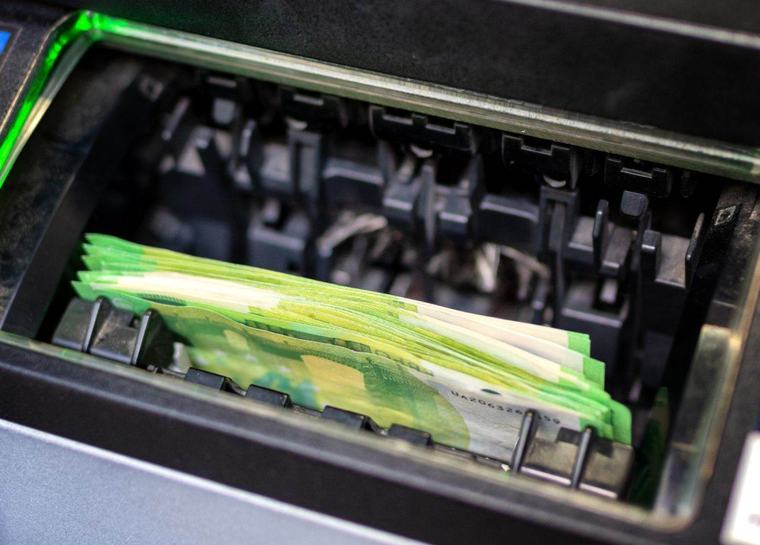 Washingtonul sancţionează o bancă din Turcia pe care o acuză de cooperare cu Teheranul