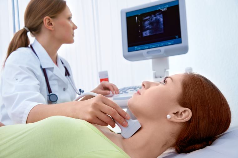 Semnele care pot indica o afecțiune a tiroidei. Medicul endocrinolog explică ce obicei zilnic poate influența funcția glandei