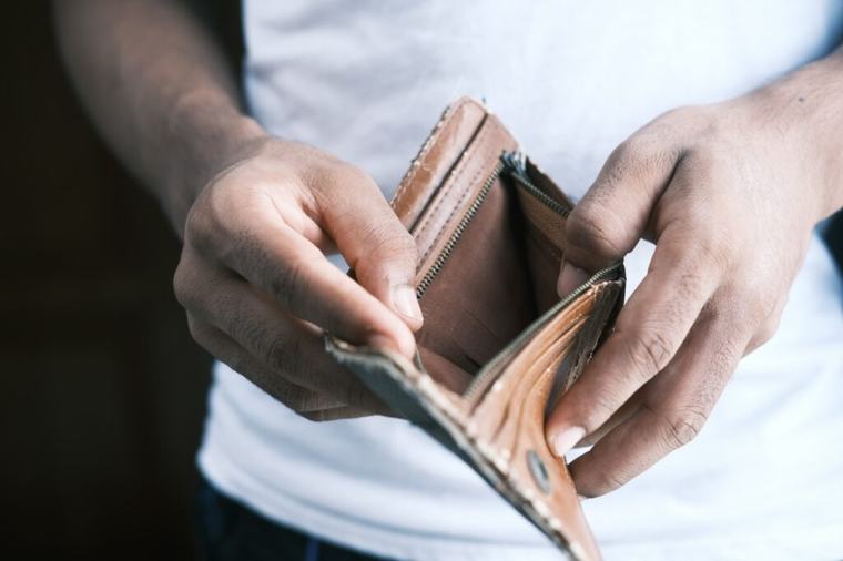 Românii rămân fără bani la final de lună. Doar 8,7% au reușit să pună ceva deoparte, iar mulți s-au împrumutat