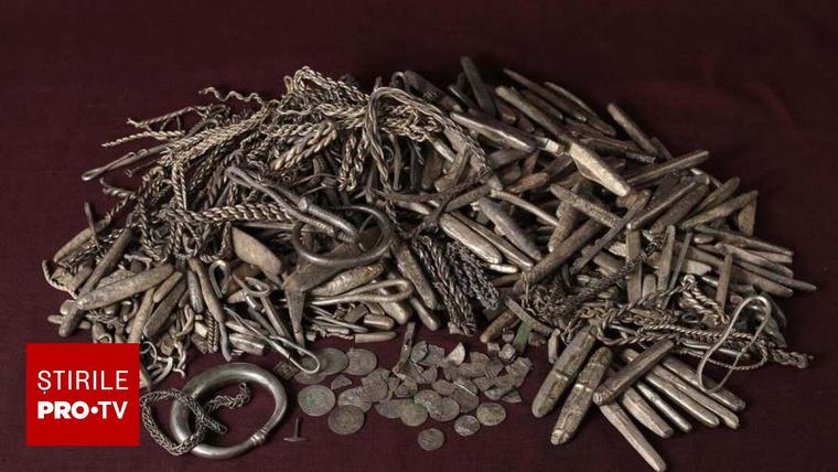 Un tezaur uriaș din epoca vikingă, descoperit în Danemarca. Este cel mai mare găsit vreodată în țară | FOTO
