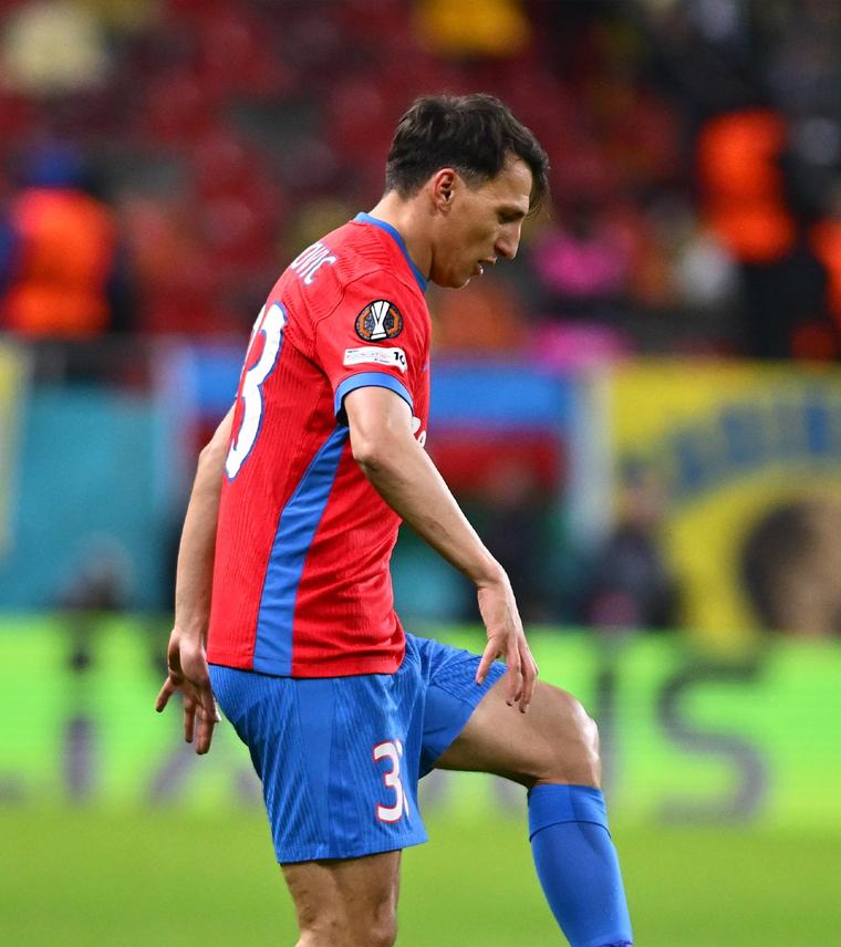 Sacrificat Veteranul FCSB, scos de pe lista pentru Liga 1, după transferurile lui Becali! + încă o plecare