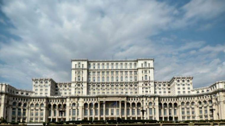 Partidele parlamentare stabilesc strategii în vederea formării unui nou guvern