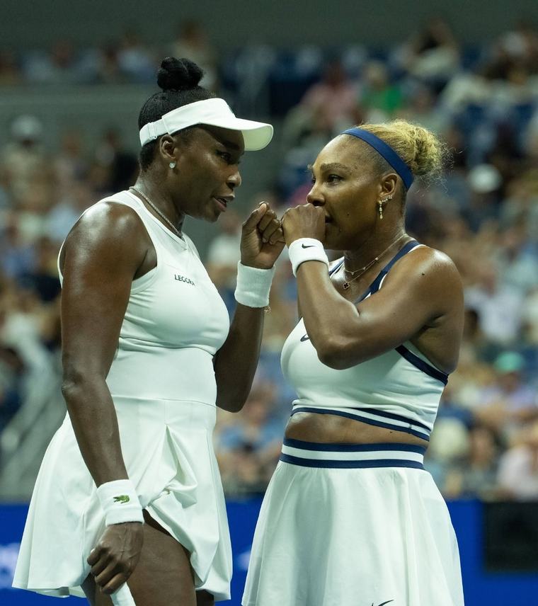 Înfrângere dureroasă Venus și Serena Williams, eliminate în primul tur la US Open, după un thriller de 3 ore! Au avut 5-0 în decisiv