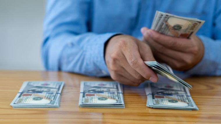 O economie de 20% la salarii poate genera ulterior pierderi mai mari pentru companii. Clienți pierduți, vânzări mai mici și costuri suplimentare