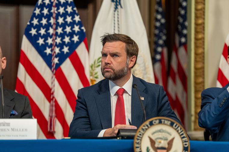 JD Vance vorbeşte despre sfârşitul lumii şi despre „întunecimea” unor lideri mondiali: „Mi-a declanşat semnalele de alarmă spirituale”