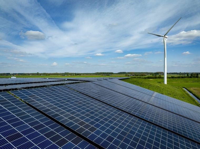 Un important furnizor de energie și gaze va monta panouri solare pe școli în schimbul activării facturii electronice. Clienții pot primi și reduceri la sfârșitul lunii
