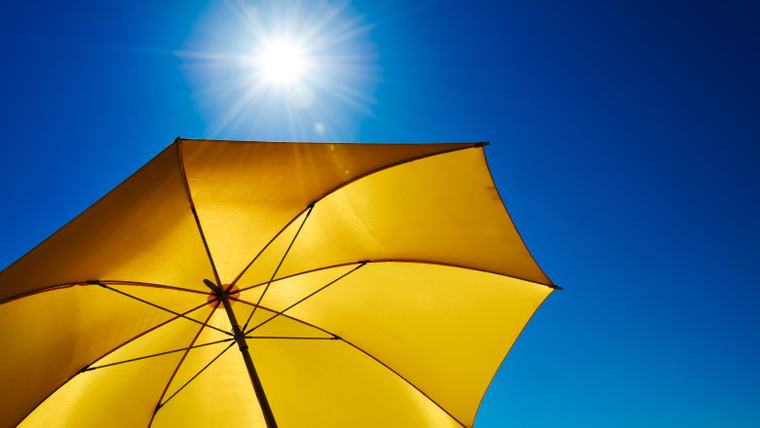 Canicula revine în România, apoi temperaturile scad brusc. Când se răcește vremea și unde sunt anunțate ploi