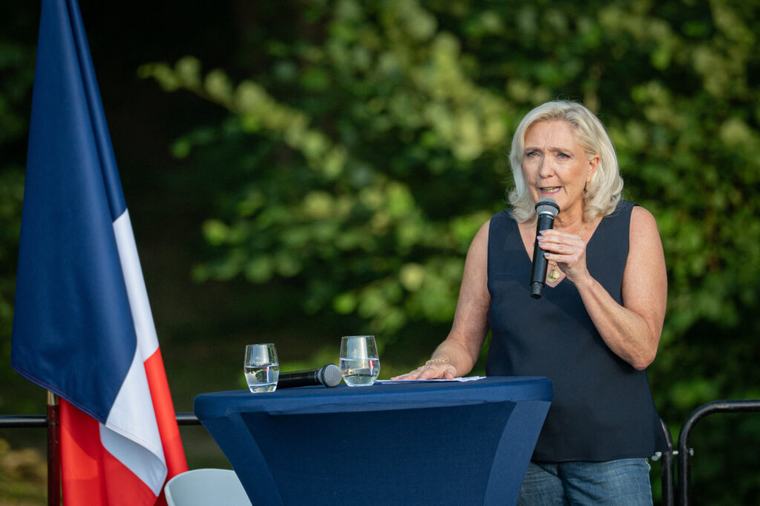 Ce au scris Marine Le Pen și Nigel Farage după ce Islanda a respins reluarea negocierilor de aderare la UE