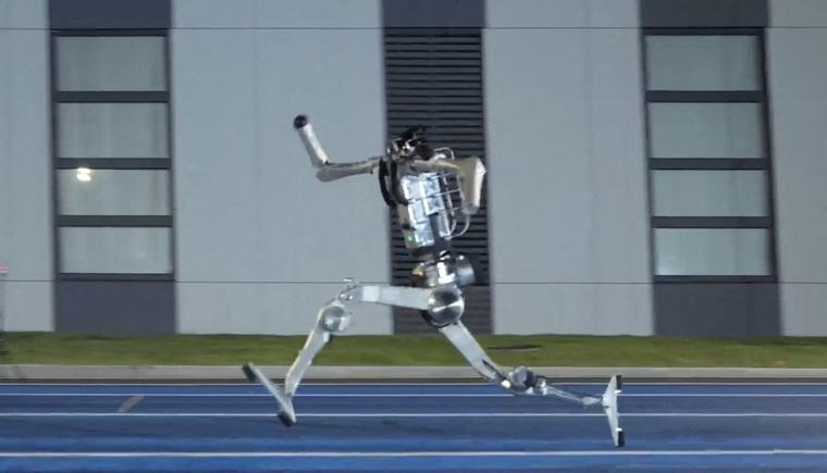 Doi roboți umanoizi au doborât recordul de viteză al lui Usain Bolt în cursa de 100 de metri Anul trecut, același robot Tiangong Ultra a terminat cursa de 100 de metri în 21,50 secunde. 23 . 08 . 2026