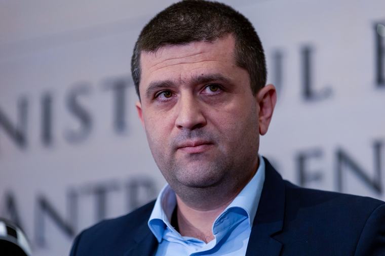 Radu Miruță îi ia apărarea lui Nicușor Dan: În calitate de ministru al Apărării nu pot să fiu dezamăgit de președintele țării / Are un Parlament foarte complicat, nu poate să obțină majoritate cu USR și PNL / E președintele țării, nu al unui partid