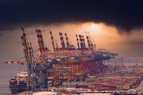 Wirtschaft Startseite Außenhandel legt im ersten Halbjahr leicht zu