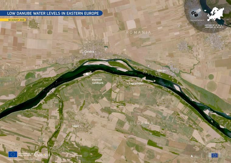 Dunărea văzută din spațiu / ”În albia râului se pot observa bancuri de nisip întinse, expuse la suprafață”