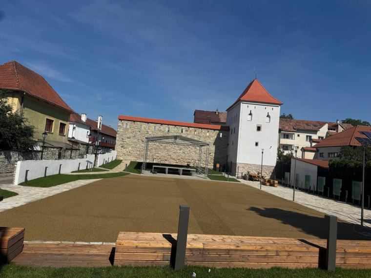 FOTO | Cetatea Medievală și Turnul Dogarilor din Bistrița, restaurate. Orașul lansează programul „Bistrița – Oraș Creativ UNESCO”