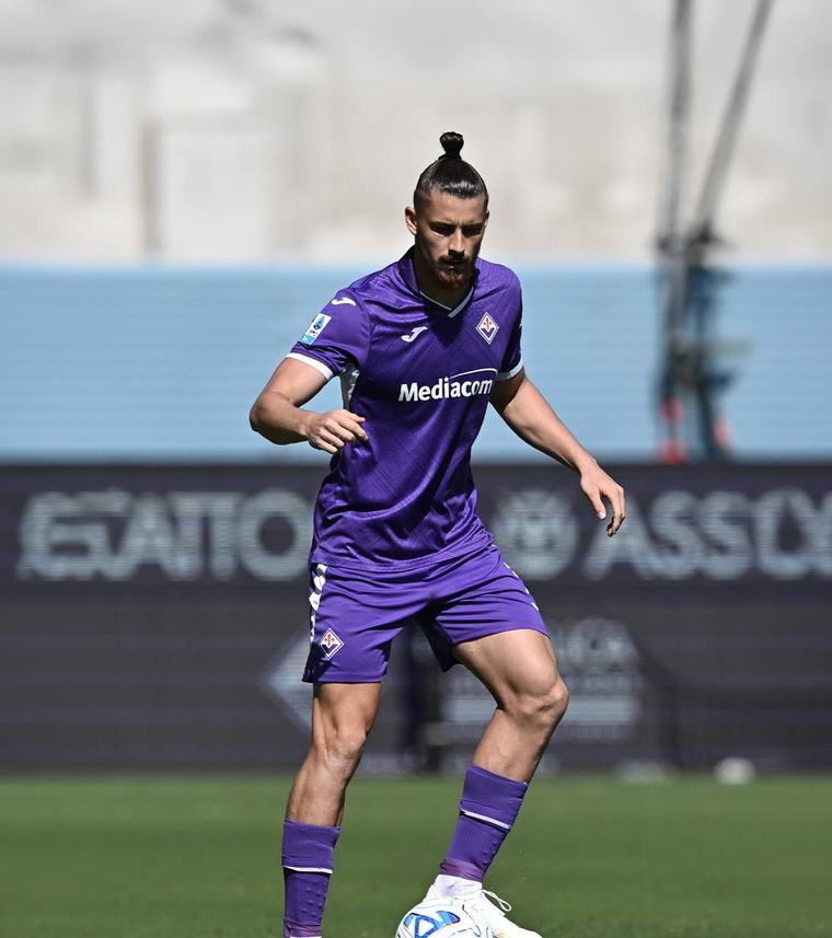 Continuă coșmarul pentru Drăgușin FOTO. Fundașul român a dat o pasă de gol în meciul cu Torino, dar Fiorentina a pierdut și e ultima în Serie A