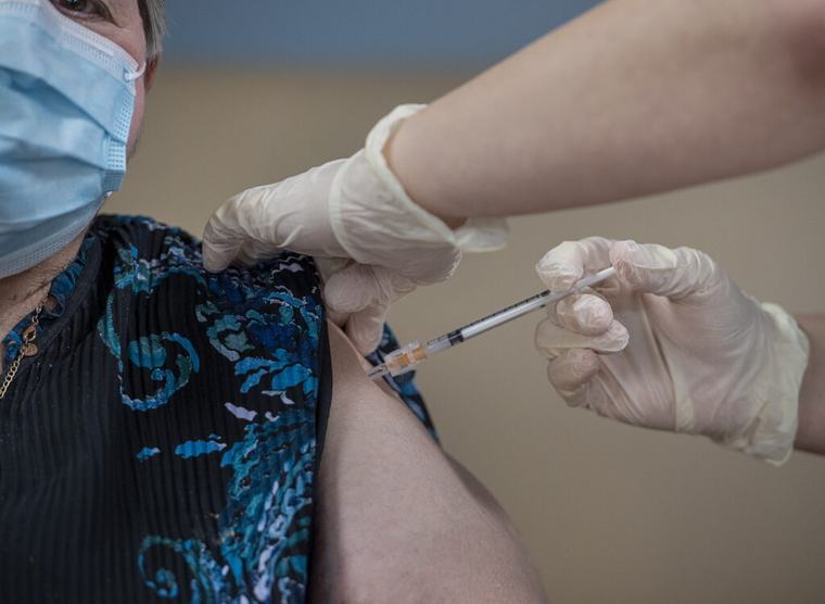 Gripă, COVID-19 și RSV: Medicii americani explică cine ar trebui să se vaccineze