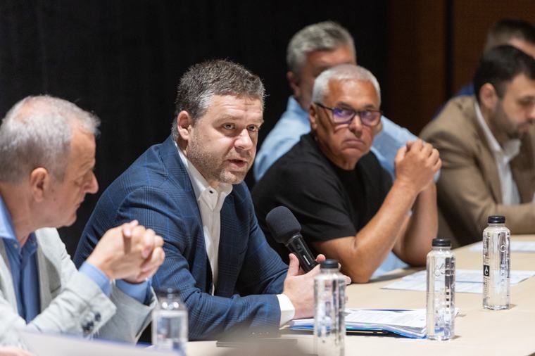 Ciucu, după întâlnirea cu primarii din Ilfov despre transportul metropolitan: „Foarte multe trasee s-au dublat” / Unele linii ar putea fi scurtate / Bucureștiul suportă 90% din subvenția transportului din Ilfov, dar primarul general are un singur vot în AGA TPBI / Thuma, președintele CJ Ilfov, a lipsit de la ședință