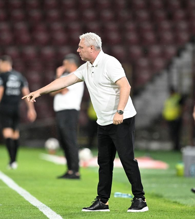 Vin întăririle la CFR Cluj Șumudică anunță: „Încă 3 transferuri” » Ofertă importantă pentru Biliboc